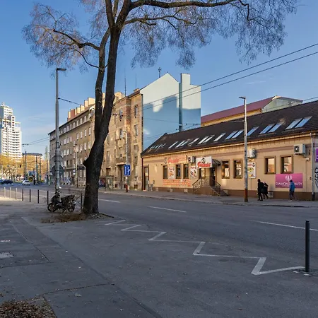 Daire Comfort Retreat With Balcony Bratislava